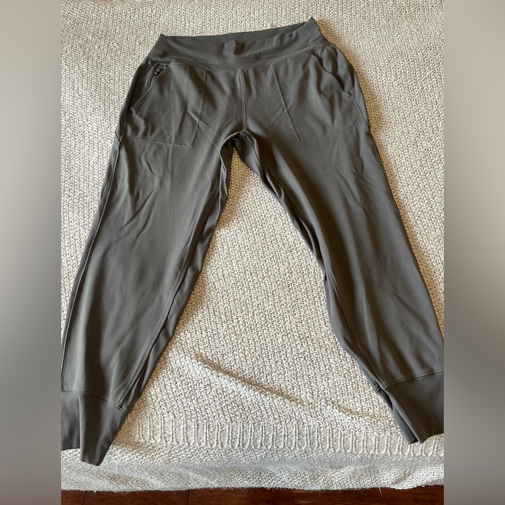 Athleta Joggers, like new! Super comfy